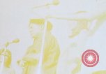 Immagine di Bob Hope Visualizza Pleiku Vietnam del Sud Camp Enari, 1967, secondo 12 filmato di repertorio 65675025975