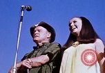 Immagine di Bob Hope Visualizza Pleiku Vietnam del Sud Camp Enari, 1967, secondo 51 filmato di repertorio 65675025975