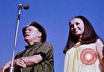 Immagine di Bob Hope Visualizza Pleiku Vietnam del Sud Camp Enari, 1967, secondo 52 filmato di repertorio 65675025975