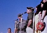Immagine di Bob Hope Visualizza Pleiku Vietnam del Sud Camp Enari, 1967, secondo 27 filmato di repertorio 65675025976