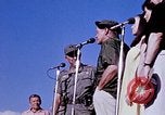 Immagine di Bob Hope Visualizza Pleiku Vietnam del Sud Camp Enari, 1967, secondo 29 filmato di repertorio 65675025976