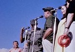 Immagine di Bob Hope Visualizza Pleiku Vietnam del Sud Camp Enari, 1967, secondo 30 filmato di repertorio 65675025976