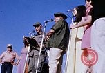 Immagine di Bob Hope Visualizza Pleiku Vietnam del Sud Camp Enari, 1967, secondo 35 filmato di repertorio 65675025976
