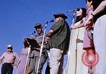 Immagine di Bob Hope Visualizza Pleiku Vietnam del Sud Camp Enari, 1967, secondo 36 filmato di repertorio 65675025976