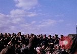 Immagine di Bob Hope Visualizza Pleiku Vietnam del Sud Camp Enari, 1967, secondo 37 filmato di repertorio 65675025976