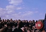 Immagine di Bob Hope Visualizza Pleiku Vietnam del Sud Camp Enari, 1967, secondo 38 filmato di repertorio 65675025976