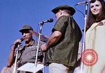 Immagine di Bob Hope Visualizza Pleiku Vietnam del Sud Camp Enari, 1967, secondo 43 filmato di repertorio 65675025976