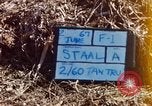 Immagine di Interrogazione sospetti Tan Tru lungo un Vietnam del Sud, 1967, secondo 1 filmato di repertorio 65675025977