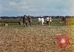 Immagine di Interrogazione sospetti Tan Tru lungo un Vietnam del Sud, 1967, secondo 10 filmato di repertorio 65675025977