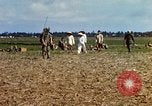 Immagine di Interrogazione sospetti Tan Tru lungo un Vietnam del Sud, 1967, secondo 13 filmato di repertorio 65675025977