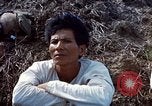 Immagine di Interrogazione sospetti Tan Tru lungo un Vietnam del Sud, 1967, secondo 31 filmato di repertorio 65675025977