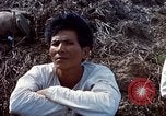 Immagine di Interrogazione sospetti Tan Tru lungo un Vietnam del Sud, 1967, secondo 32 filmato di repertorio 65675025977