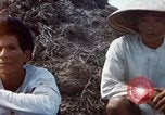 Immagine di Interrogazione sospetti Tan Tru lungo un Vietnam del Sud, 1967, secondo 34 filmato di repertorio 65675025977