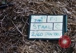 Immagine di Booby intrappolato Viet Cong rimane Il Vietnam, 1967, secondo 4 filmato di repertorio 65675025979