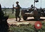 Immagine di Booby intrappolato Viet Cong rimane Il Vietnam, 1967, secondo 21 filmato di repertorio 65675025979