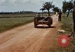 Immagine di Booby intrappolato Viet Cong rimane Il Vietnam, 1967, secondo 26 filmato di repertorio 65675025979