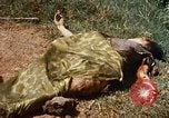 Immagine di Booby intrappolato Viet Cong rimane Il Vietnam, 1967, secondo 61 filmato di repertorio 65675025979