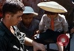 Immagine di I civili trattate sotto di noi medici azione civica programma (MEDCAP) Il Vietnam, 1967, secondo 16 filmato di repertorio 65675025981