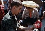 Immagine di I civili trattate sotto di noi medici azione civica programma (MEDCAP) Il Vietnam, 1967, secondo 23 filmato di repertorio 65675025981