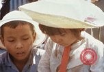Immagine di I civili trattate sotto di noi medici azione civica programma (MEDCAP) Il Vietnam, 1967, secondo 24 filmato di repertorio 65675025981