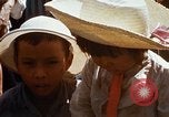 Immagine di I civili trattate sotto di noi medici azione civica programma (MEDCAP) Il Vietnam, 1967, secondo 27 filmato di repertorio 65675025981