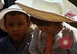 Immagine di I civili trattate sotto di noi medici azione civica programma (MEDCAP) Il Vietnam, 1967, secondo 29 filmato di repertorio 65675025981