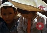 Immagine di I civili trattate sotto di noi medici azione civica programma (MEDCAP) Il Vietnam, 1967, secondo 30 filmato di repertorio 65675025981