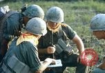 Immagine di Soldati informato Tan Tru Vietnam, 1967, secondo 43 filmato di repertorio 65675025982