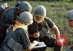 Immagine di Soldati informato Tan Tru Vietnam, 1967, secondo 49 filmato di repertorio 65675025982