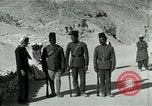 Standbild Howard Carter im King Tut Grab Ägypten, 1923, aus Sekunde 18 historischem Filmmaterial Videoclip 65675025991