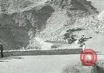Standbild Howard Carter im King Tut Grab Ägypten, 1923, aus Sekunde 29 historischem Filmmaterial Videoclip 65675025991