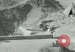 Standbild Howard Carter im King Tut Grab Ägypten, 1923, aus Sekunde 30 historischem Filmmaterial Videoclip 65675025991