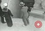 Standbild Howard Carter im King Tut Grab Ägypten, 1923, aus Sekunde 42 historischem Filmmaterial Videoclip 65675025991