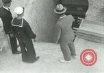 Standbild Howard Carter im King Tut Grab Ägypten, 1923, aus Sekunde 43 historischem Filmmaterial Videoclip 65675025991