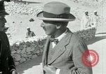 Standbild Howard Carter im King Tut Grab Ägypten, 1923, aus Sekunde 57 historischem Filmmaterial Videoclip 65675025991