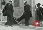 Immagine di Visita di marinai Gerusalemme Palestina, 1922, secondo 43 filmato di repertorio 65675025993