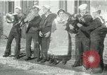Standbild US Navy-Seeleute halten Truthähne Konstantinopel Türkei, 1922, aus Sekunde 1 historischem Filmmaterial Videoclip 65675026007