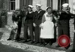 Standbild US Navy-Seeleute halten Truthähne Konstantinopel Türkei, 1922, aus Sekunde 3 historischem Filmmaterial Videoclip 65675026007