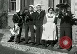 Standbild US Navy-Seeleute halten Truthähne Konstantinopel Türkei, 1922, aus Sekunde 4 historischem Filmmaterial Videoclip 65675026007