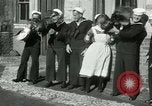 Standbild US Navy-Seeleute halten Truthähne Konstantinopel Türkei, 1922, aus Sekunde 7 historischem Filmmaterial Videoclip 65675026007