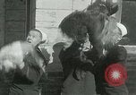 Standbild US Navy-Seeleute halten Truthähne Konstantinopel Türkei, 1922, aus Sekunde 25 historischem Filmmaterial Videoclip 65675026007