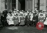 Standbild US Navy-Seeleute halten Truthähne Konstantinopel Türkei, 1922, aus Sekunde 32 historischem Filmmaterial Videoclip 65675026007