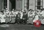 Standbild US Navy-Seeleute halten Truthähne Konstantinopel Türkei, 1922, aus Sekunde 35 historischem Filmmaterial Videoclip 65675026007