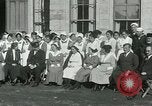 Standbild US Navy-Seeleute halten Truthähne Konstantinopel Türkei, 1922, aus Sekunde 39 historischem Filmmaterial Videoclip 65675026007
