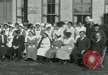 Standbild US Navy-Seeleute halten Truthähne Konstantinopel Türkei, 1922, aus Sekunde 40 historischem Filmmaterial Videoclip 65675026007