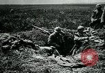 Standbild verwurzelte französische Soldaten an der Marne line Frankreich, 1918, aus Sekunde 55 historischem Filmmaterial Videoclip 65675026012