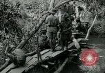 Immagine di Le forze britanniche costruire un ponte attraverso il Fiume Wami Tanzania Africa orientale, 1918, secondo 4 filmato di repertorio 65675026031