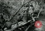Immagine di Le forze britanniche costruire un ponte attraverso il Fiume Wami Tanzania Africa orientale, 1918, secondo 8 filmato di repertorio 65675026031
