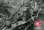 Immagine di Le forze britanniche costruire un ponte attraverso il Fiume Wami Tanzania Africa orientale, 1918, secondo 11 filmato di repertorio 65675026031