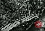 Immagine di Le forze britanniche costruire un ponte attraverso il Fiume Wami Tanzania Africa orientale, 1918, secondo 22 filmato di repertorio 65675026031